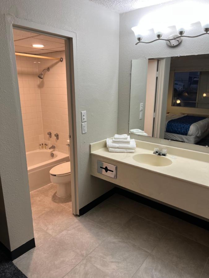 Travelodge By Wyndham Lincoln Northeast Luaran gambar